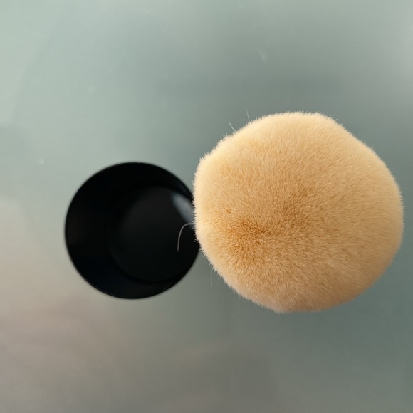 NEW Auth. CHANEL
LES PINCEAUX DE CHANEL
Retractable Kabuki Brush N°108 - Picture 4 of 8